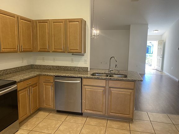 5th image of 32 Ryarbor Dr #A