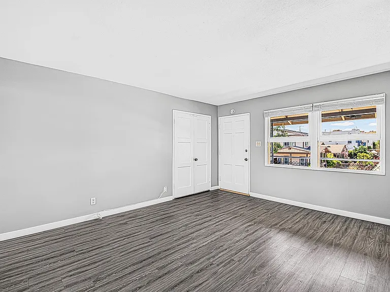 445 W 15th St — Photo 29