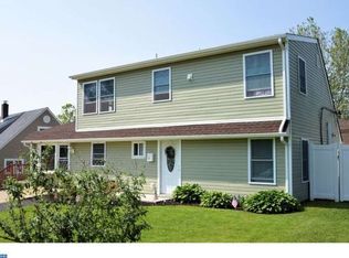 21 Huckleberry Ln, Levittown, PA