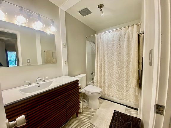 4th image of 424 N Center St APT 311