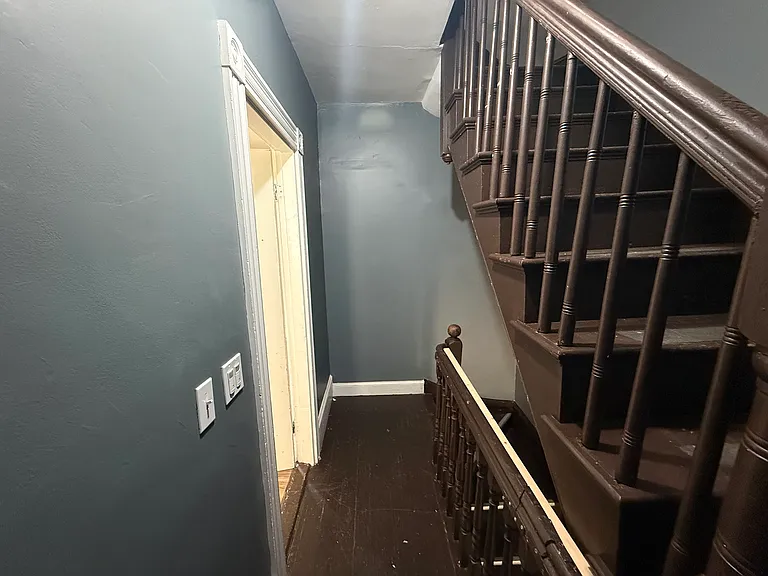 Front Landing/Hallway