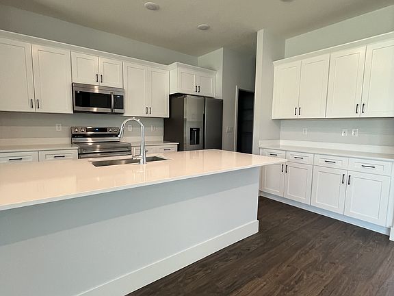 5th image of 98 Birchwood Dr