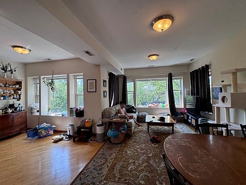 2nd image of 1710 W Greenleaf Ave #3