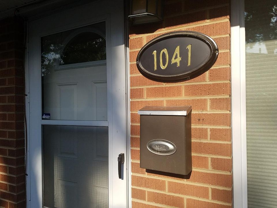 1st image of 1041 E Logan Ave #1