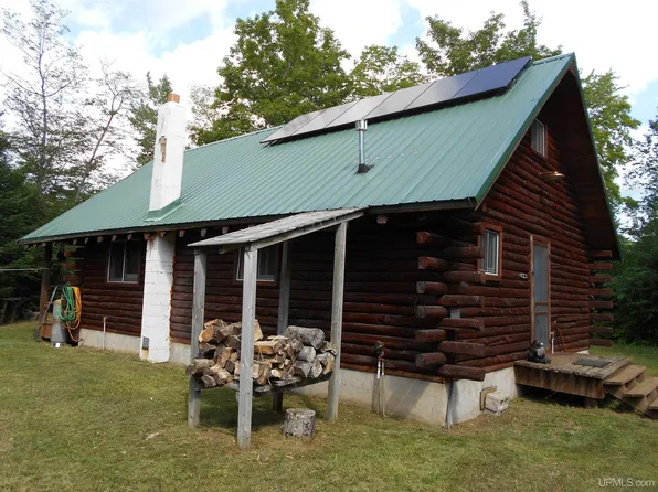 5241 N Cals Dr, Manistique, MI 49854