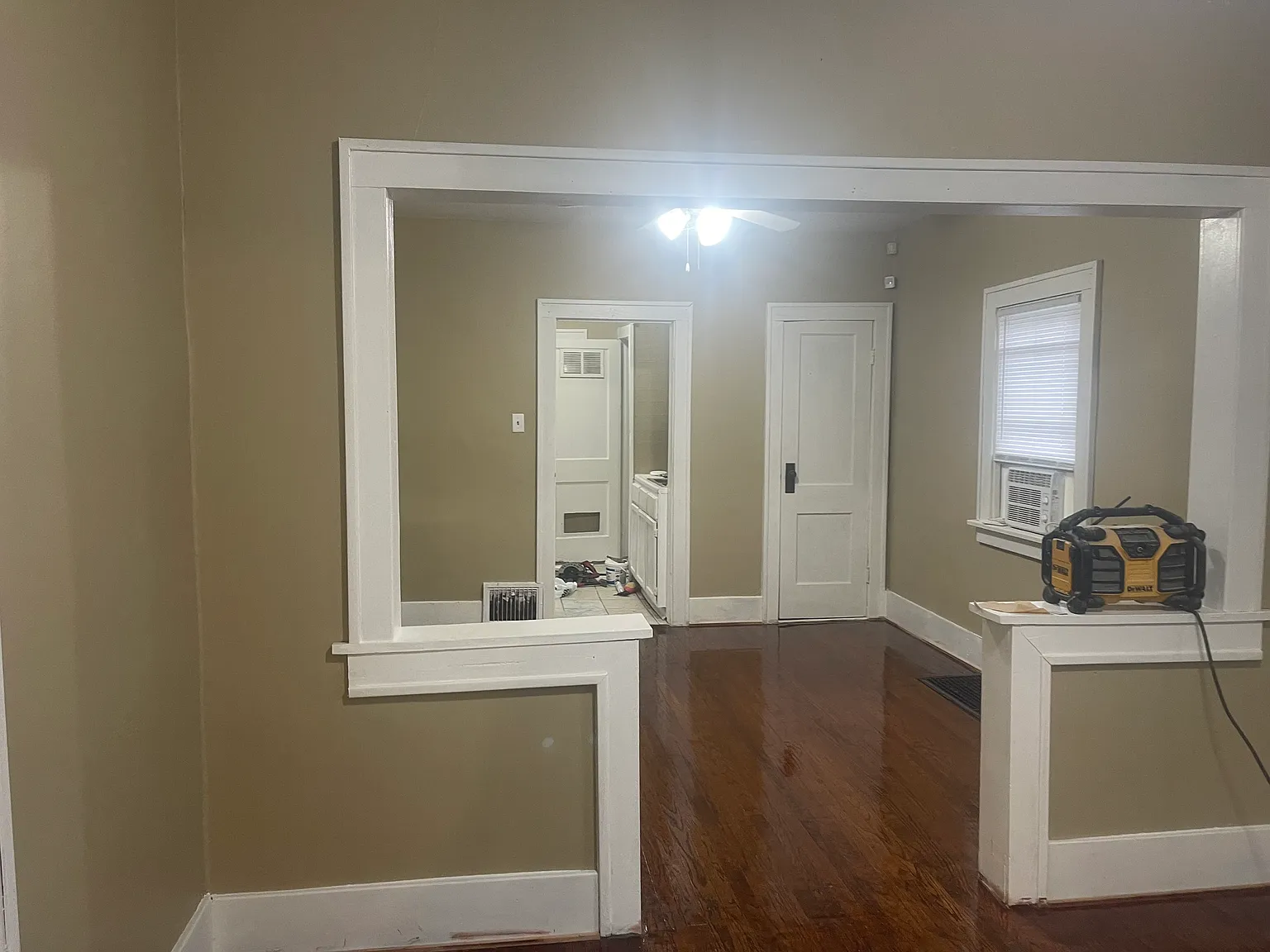 2 bed, 704 sqft, $1,250 — Photo 4