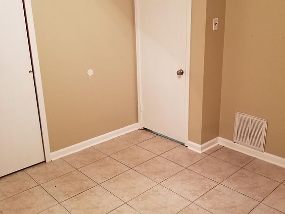 2nd image of 1605 Redwood Dr
