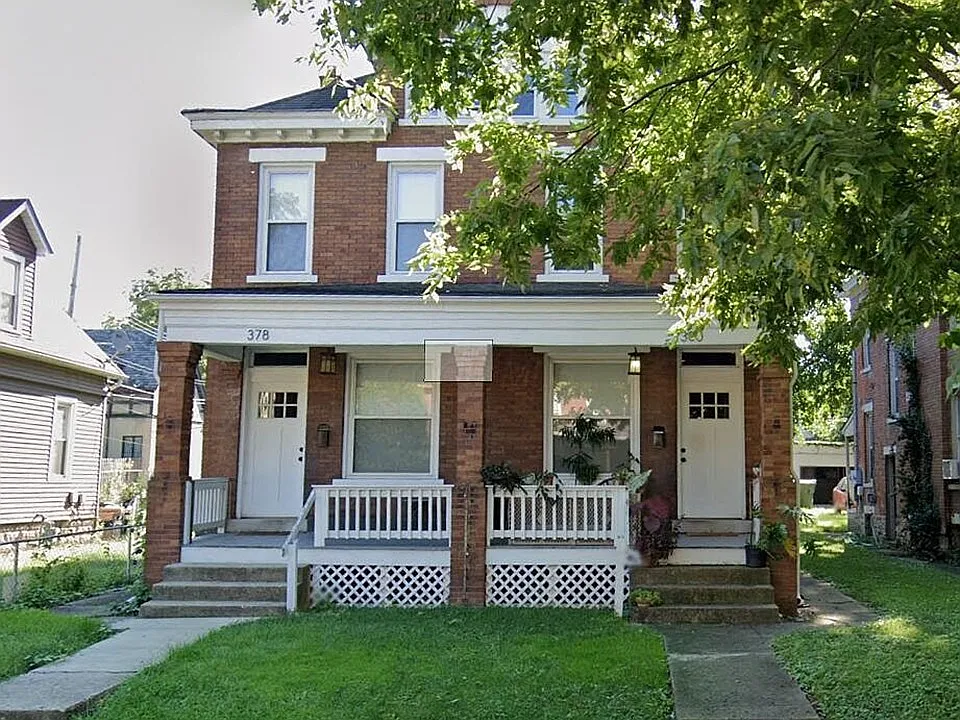3 bed, 1.5 bath, 2700 sqft, $2,000 — Photo 1
