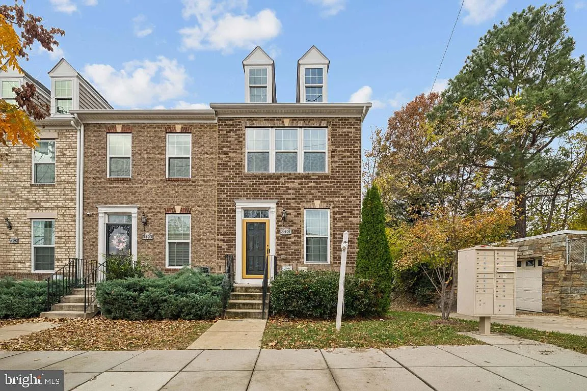 3 bed, 3.5 bath, 1983 sqft, $3,250 — Photo 1