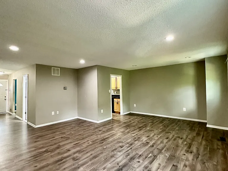 3070 Tecumseh Ct — Photo 8