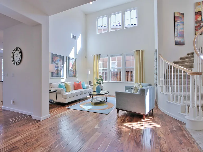 1130 E River Pkwy — Photo 3