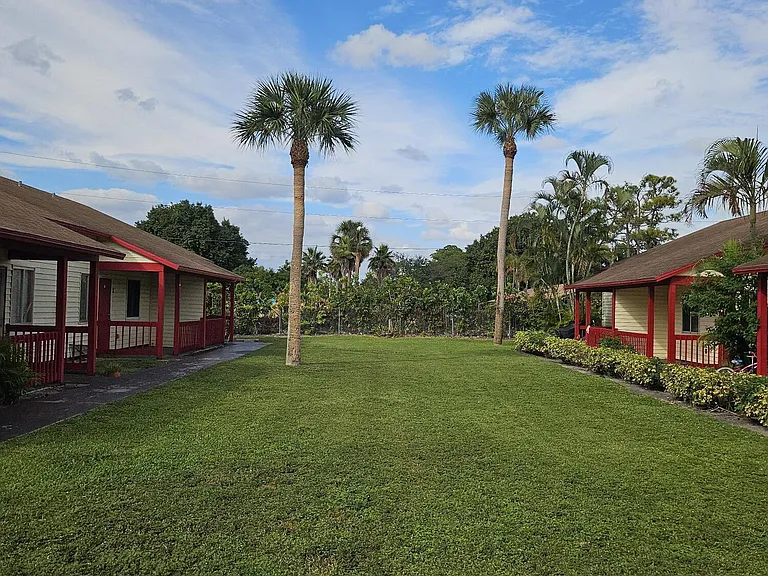 1305 Rosewood Villa Ln — Photo 4