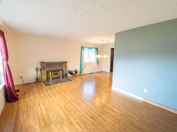 3rd image of 1113 SE 131st Ave