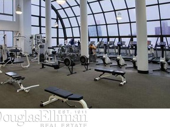 4th image of 225 E 95th St APT 4D