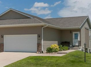 7022 Waterview Dr SW, Cedar Rapids, IA 52404