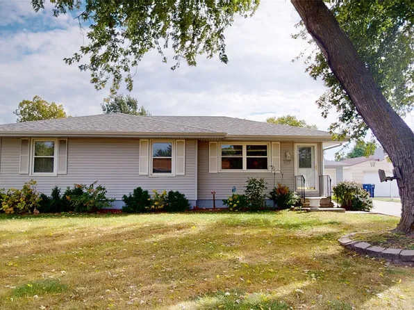 4405 71st Pl, Urbandale, IA 50322