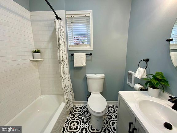 5th image of 6033 Vine St