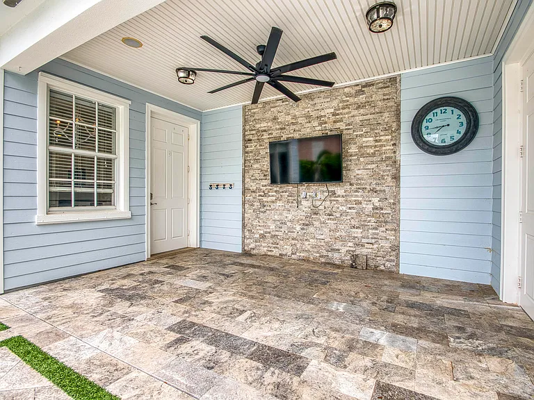 240 Poinciana Dr — Photo 5