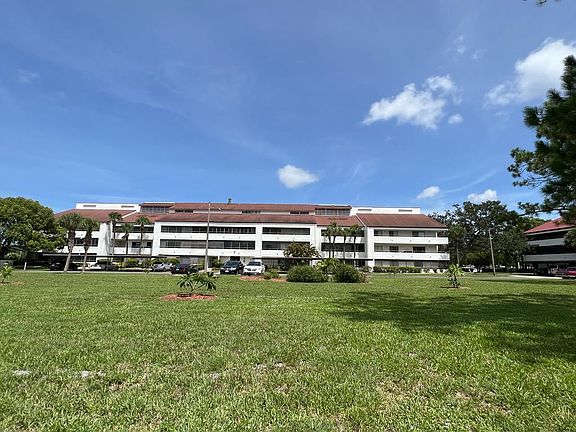 3rd image of 2581 Countryside Blvd APT 313