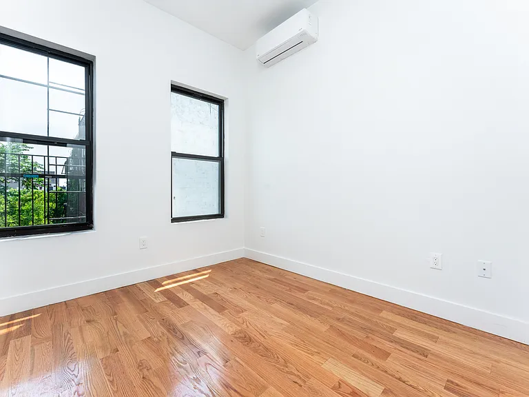 236 Montrose Ave #2A — Photo 6