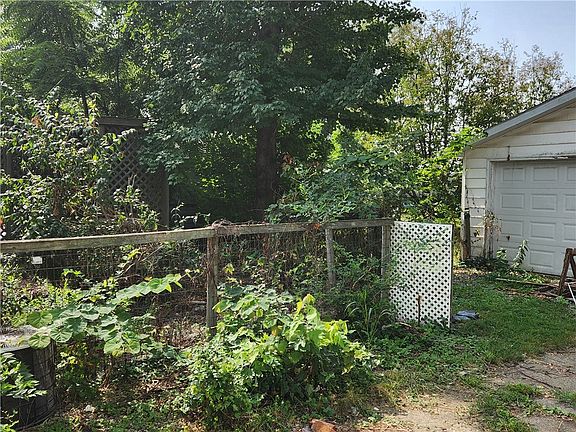 4th image of 417 Woodlawn Ave