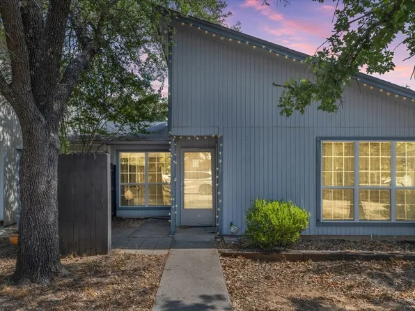 1217 Elm Ct, Runaway Bay, TX 76426