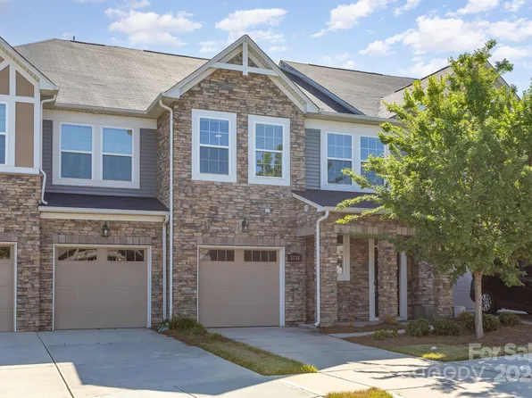 5736 Lachlan Hill Ln, Charlotte, NC 28278