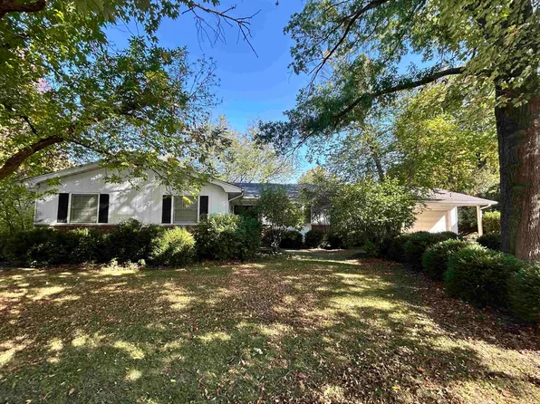 2375 Knob Hill Dr, Dubuque, IA 52003