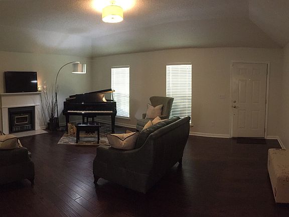 living rm facing frt. door