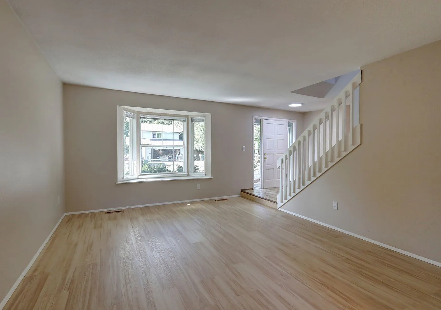 4-bedroom 2.5 bath on cul-de-sac in Kirkland — Photo 3