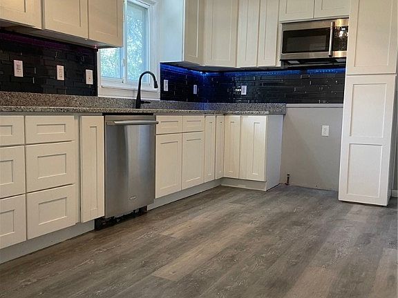 4th image of 967 Woodmere Dr