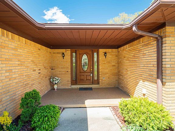 3rd image of 8196 Thorntree Ct