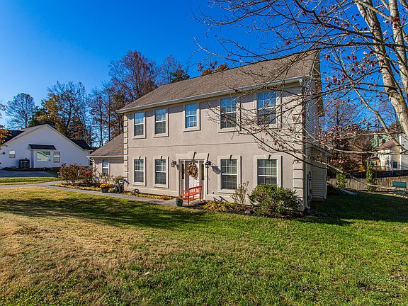 2nd image of 805 Meadowfield Dr