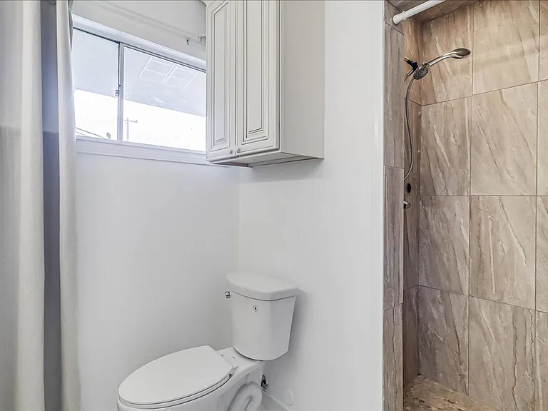1022 Herndon St — Photo 27