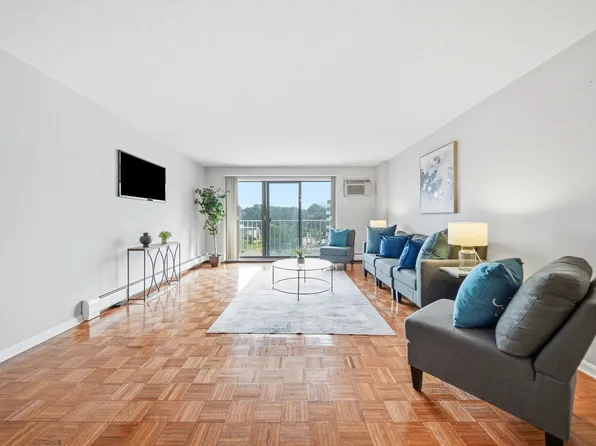 131 Coolidge Ave APT 526, Watertown, MA 02472