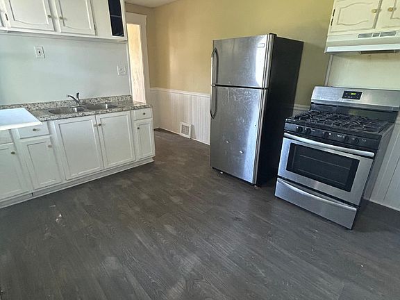 2nd image of 573 E 114th St #573
