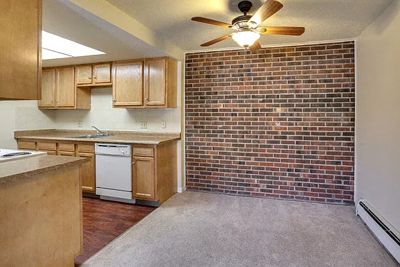 London Towne Apartments — Photo 3