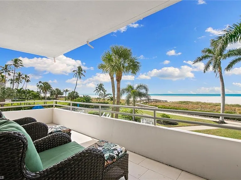 240 Seaview Ct #211 — Photo 2