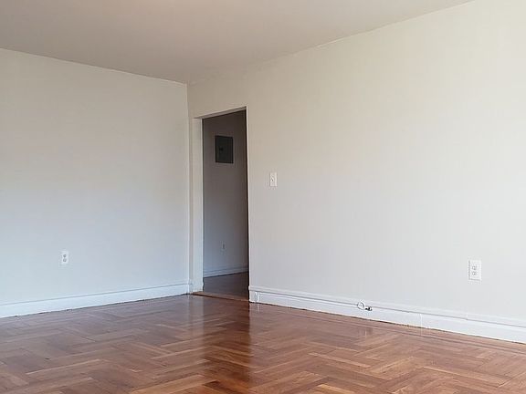 3rd image of 110 Seaman Ave APT 9G