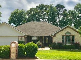 107 Elmwood Ct, Palestine, TX 75801