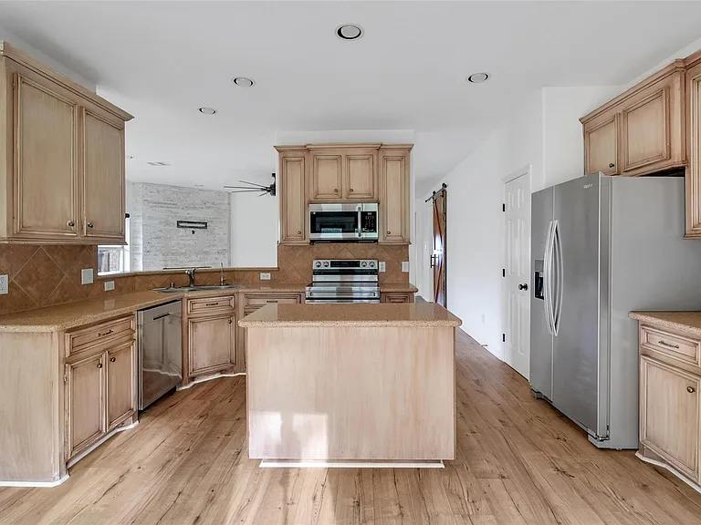 15575 Kitty Hawk Dr — Photo 11