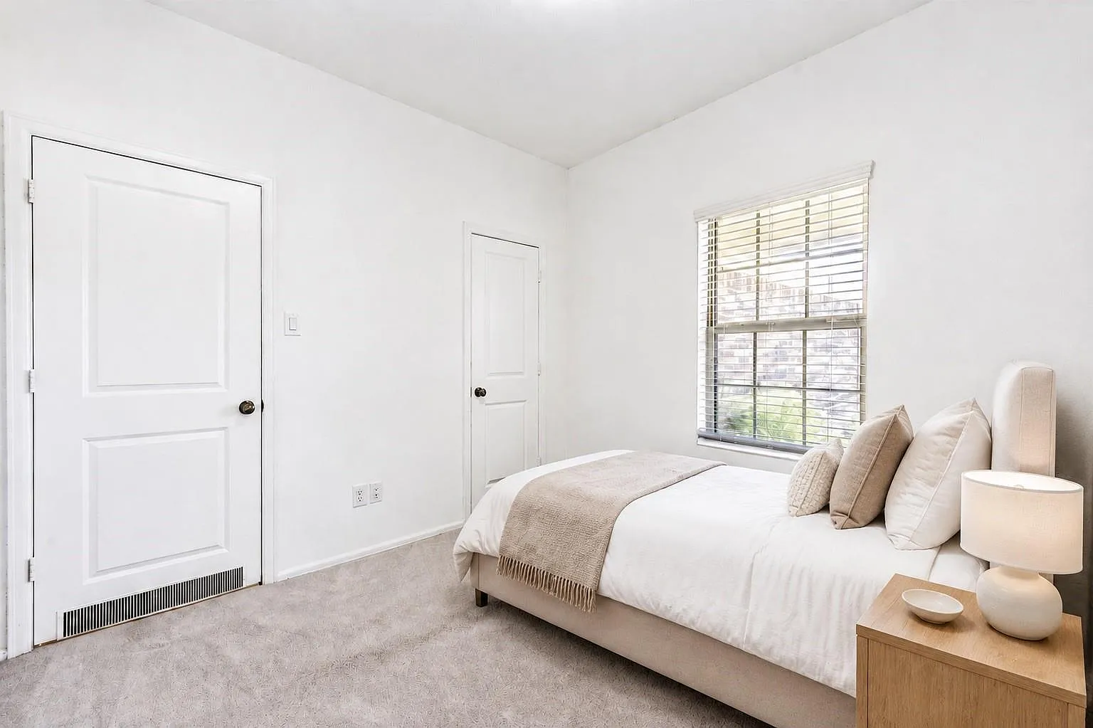 3 bed, 2.0 bath, 1240 sqft, $1,745 — Photo 4