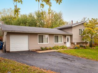 5557 Grant Ct, Hanover Park, IL 60133