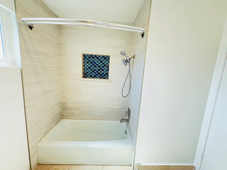 1027 San Andres St #4 — Photo 8