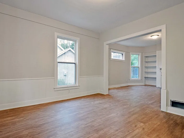 511 5th Ave SE — Photo 8
