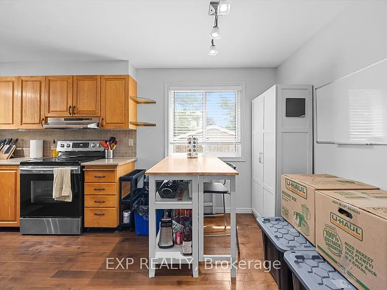 32 Flanders St — Photo 5