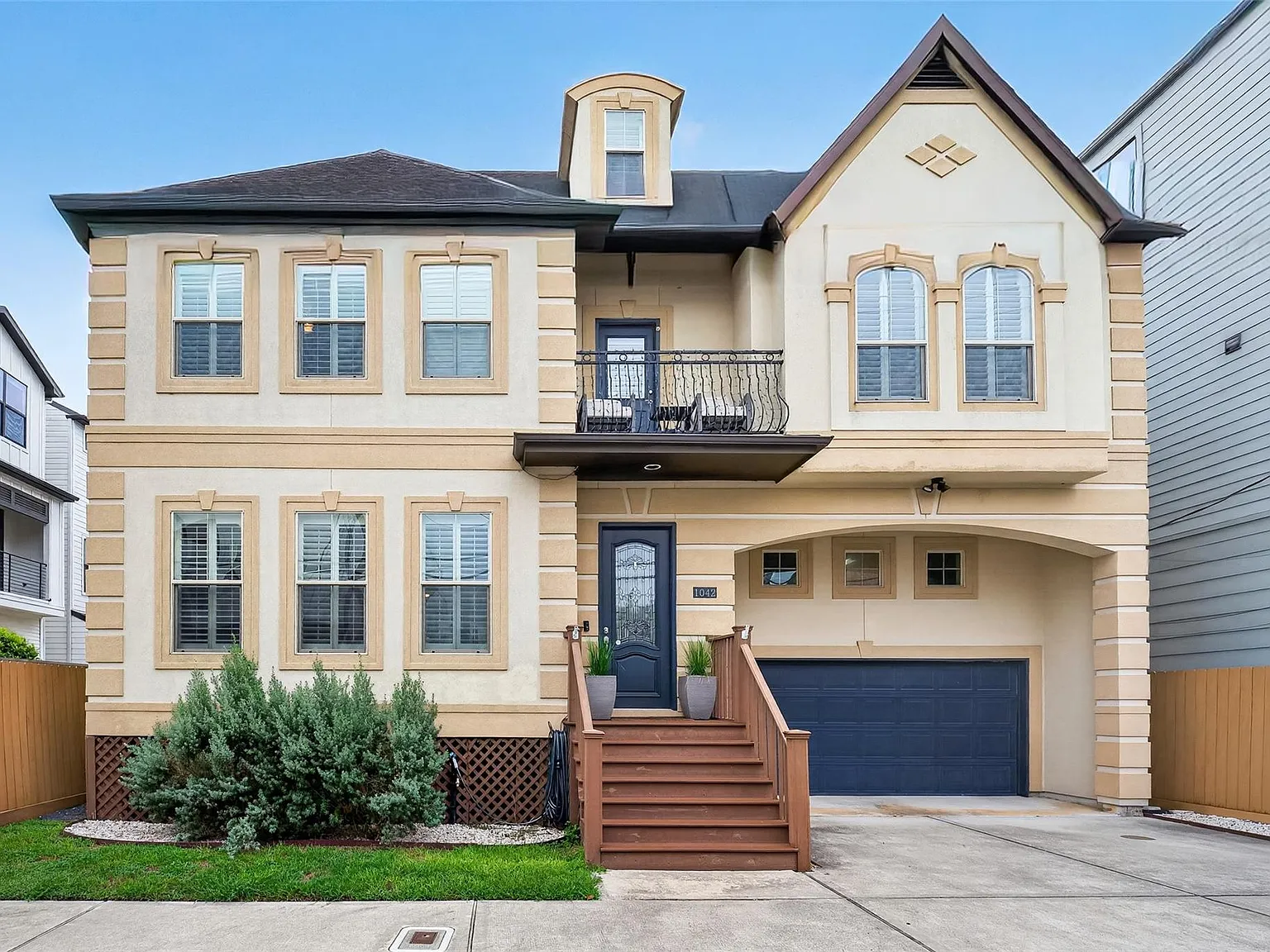 5 bed, 4.0 bath, 3501 sqft, $6,500 — Photo 1