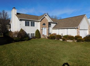 217 Lake Vista Dr, Porter, IN 46304