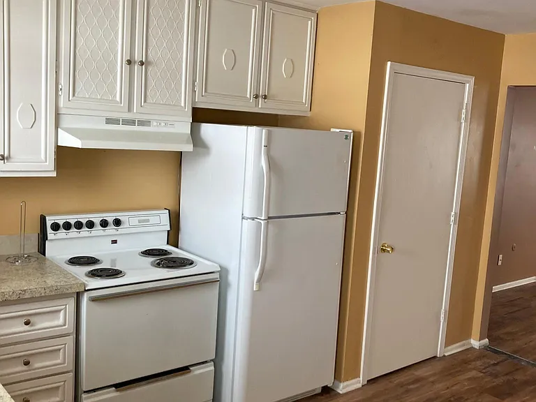 164 Comet St #5 — Photo 6