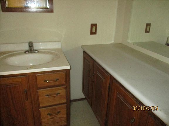 5th image of 2420 Hawthorne Manor Dr